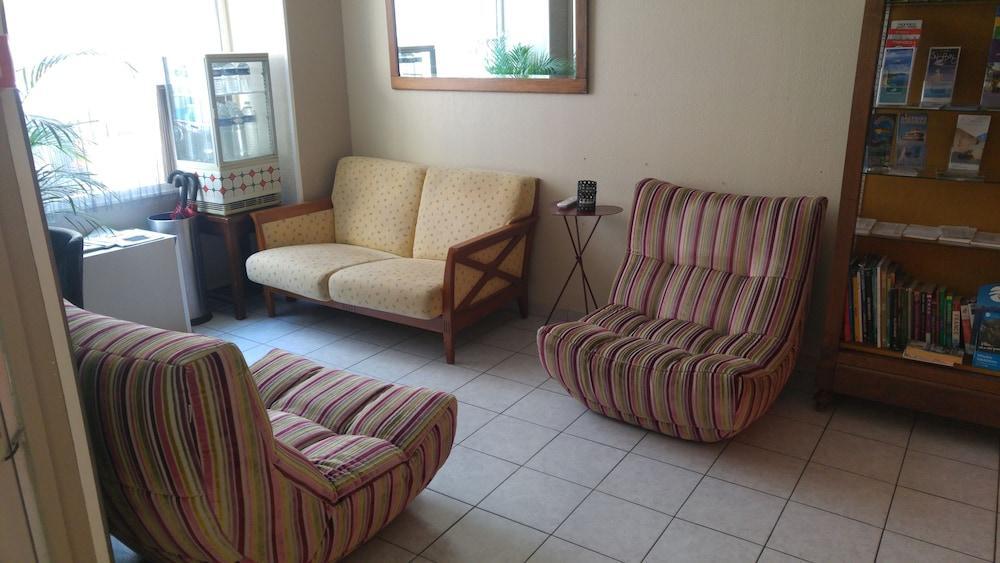 Le Etoile Hotel